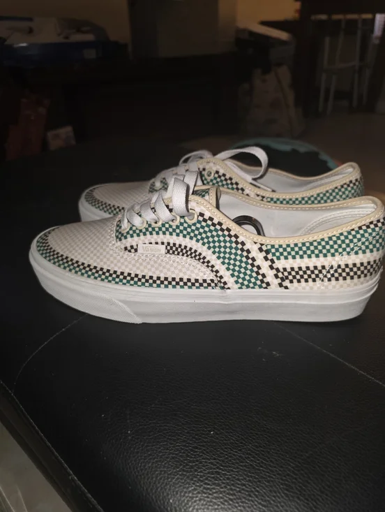 Vans - Picture 2 of 6